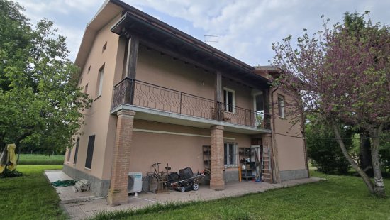 Casa singola con + unita' in venditaReggio Emilia - Rivalta
