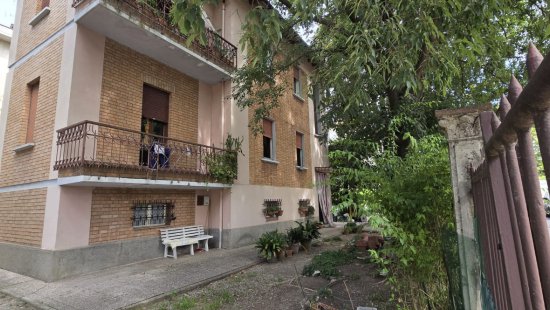 Casa singola in venditaReggio Emilia - Santa Croce