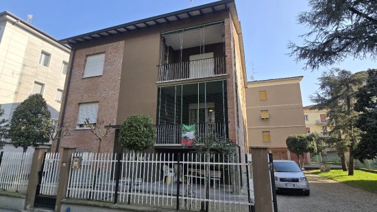 Casa singola con + unita' in venditaReggio Emilia - Regina Pacis