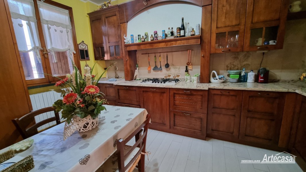 Artecasa Rif. 350 Immobile con + unita' in vendita a Reggio Emilia