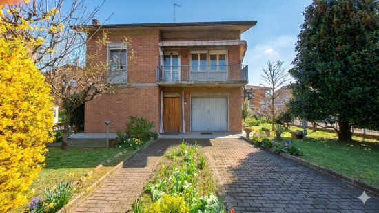 Casa singola con + unita' in venditaReggio Emilia - Rivalta